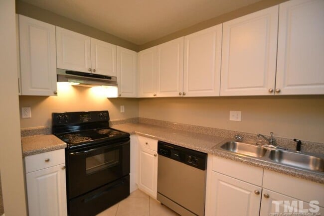 Building Photo - 7801 Fairmont Ct