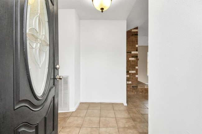 Building Photo - 1207 Martingale Ct