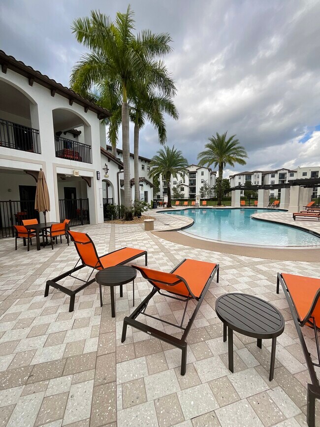 Building Photo - 10925 NW 47th Ln