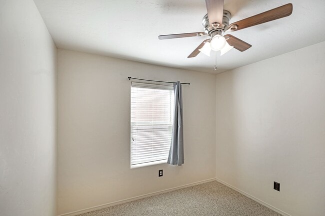 Building Photo - Beautiful Home W/Solar Panels