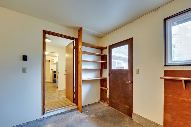 Building Photo - Newly remodeled Rambler Bainbridge Island