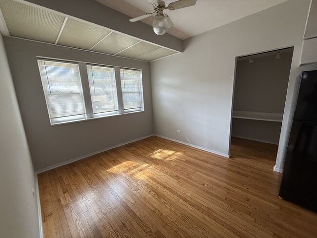 Building Photo - 4901 N Christiana Ave