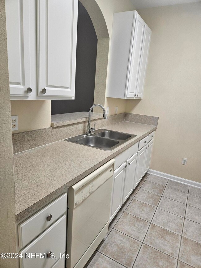 Building Photo - 7801 Point Meadows Dr