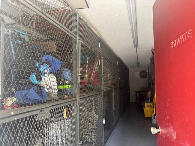 Building Photo - 4801 Martinique Pl