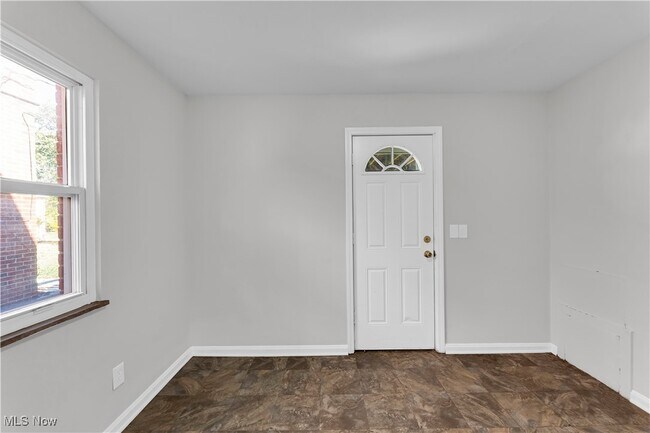 Building Photo - 251 E 200th St