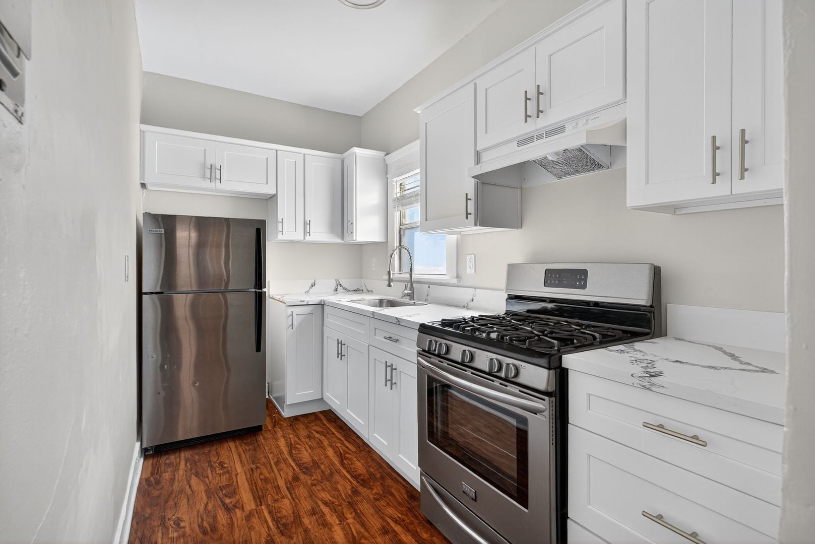 Building Photo - 915 Cherry Ave