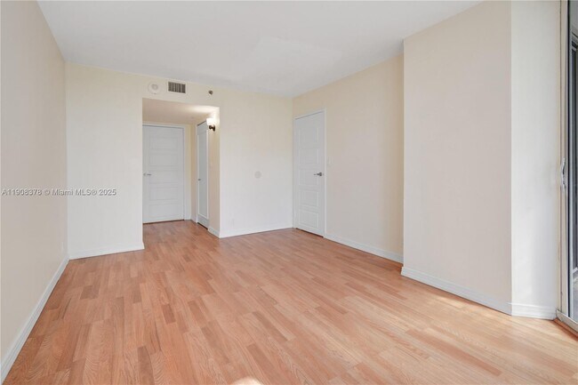 Building Photo - 7601 E Treasure Dr