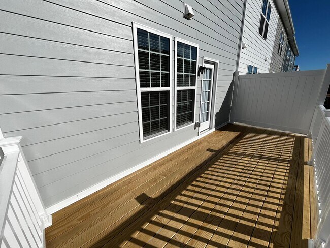 Building Photo - 13808 Village View Dr