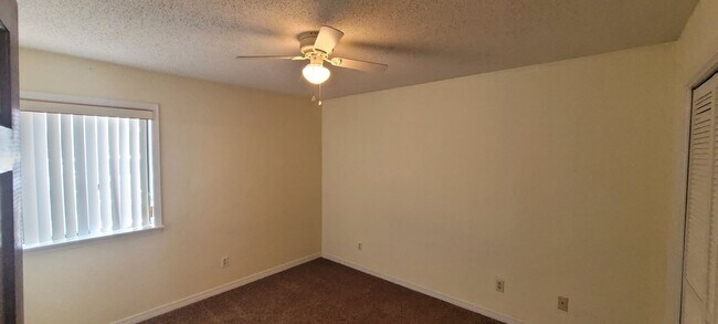 Building Photo - 8730 Thomas Dr