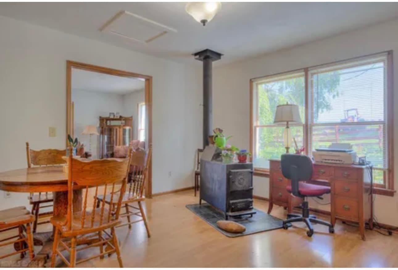 Dining area with woodstove and lots of windows - 5163 Whitethorne Rd