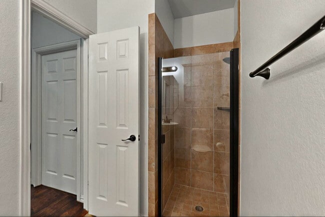 Building Photo - 3195 Izabella Ct