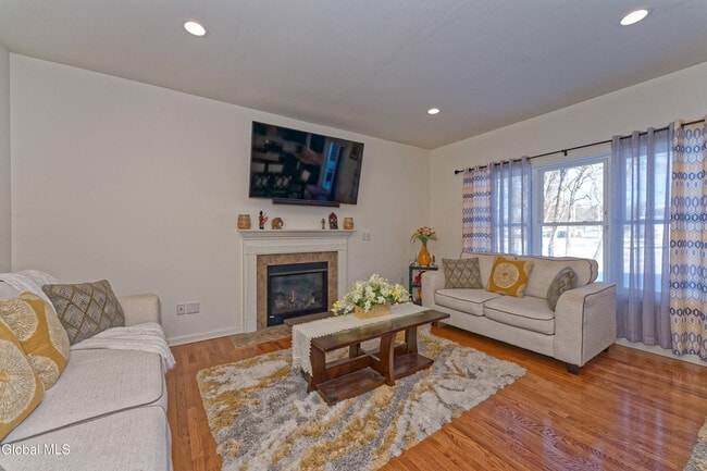 Building Photo - 1 Haywood Ln