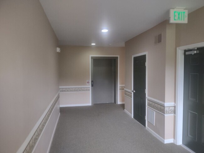 Building Photo - 812 Long Dr