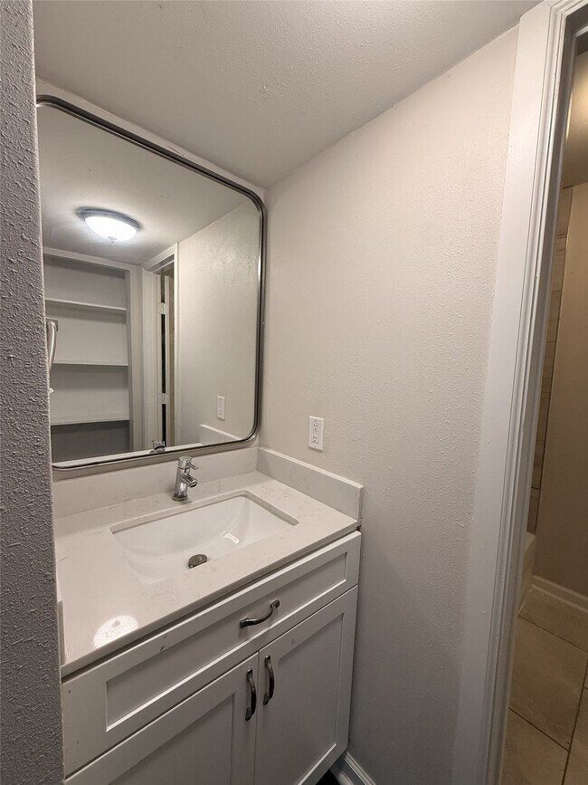 Building Photo - 1824 Thonig Rd