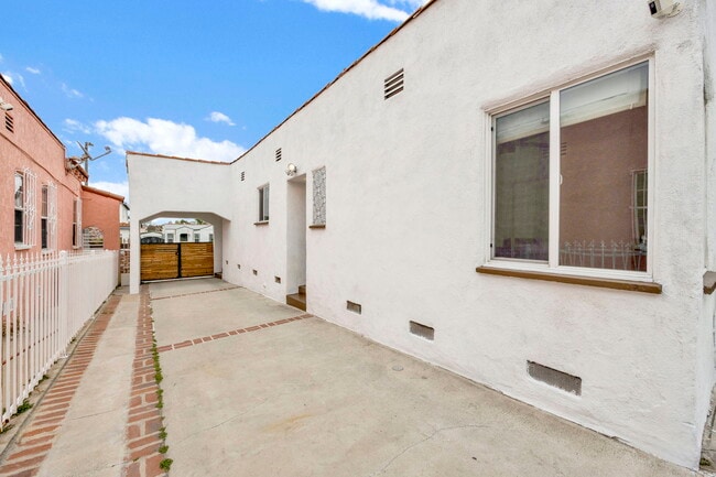 Building Photo - 6707 4th Ave