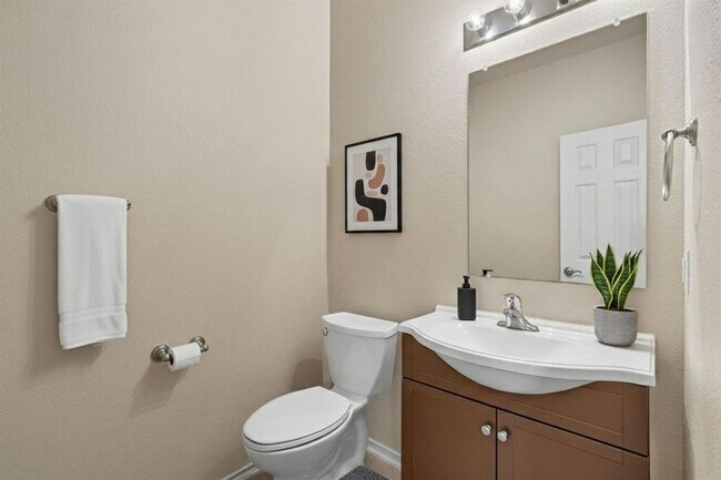 Building Photo - 125 Pine Cove