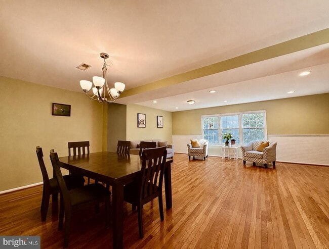 Building Photo - 3409 S Carriage Ct