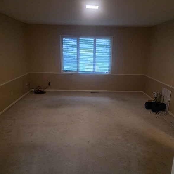 Building Photo - 5317 Malibu Dr