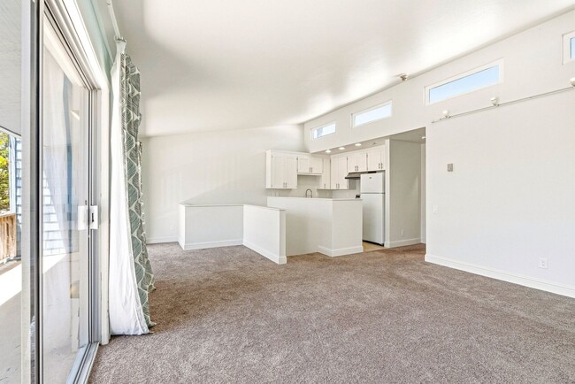 Building Photo - 308A Estrella Ave