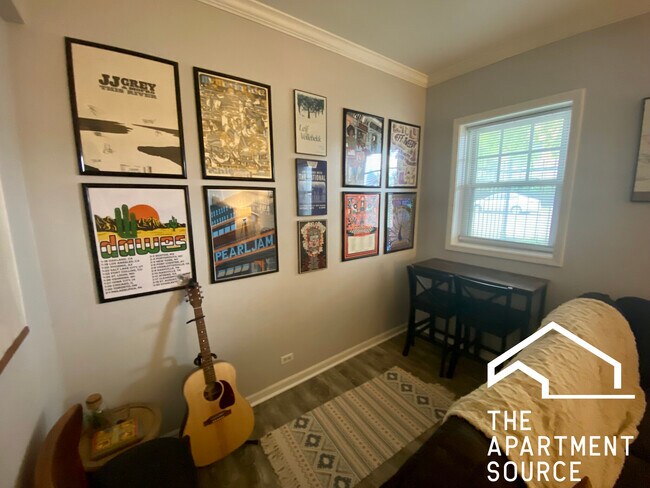 Building Photo - 3714 N Sheffield Ave