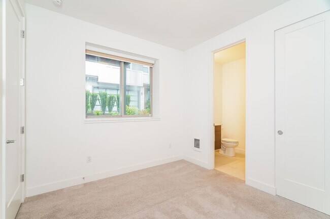 Building Photo - 13665 SE 67th Pl.