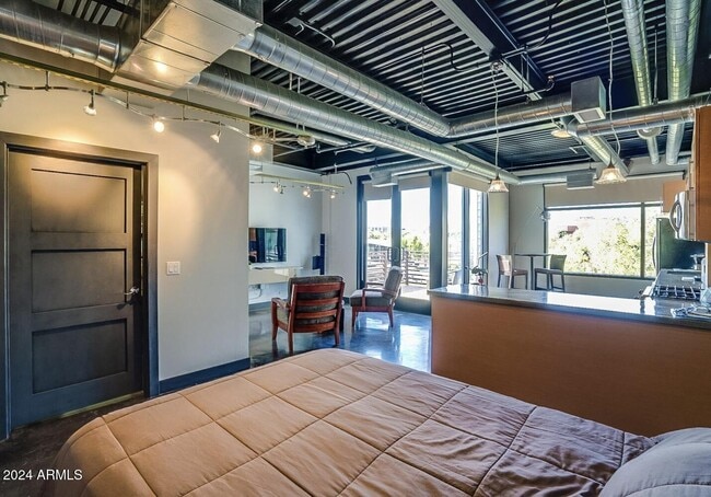 Building Photo - 4020 N Scottsdale Rd