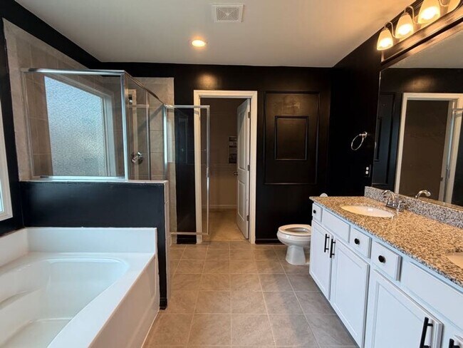 Building Photo - 1097 Sapphire Dr