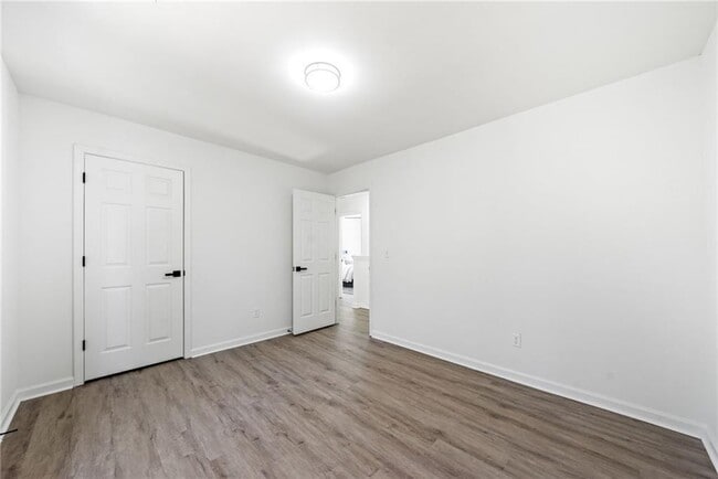 Building Photo - 900 Melrose Park Pl