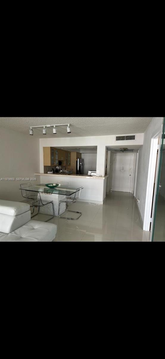 Building Photo - 2030 S Ocean Dr