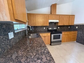 Building Photo - Spacious 3BD/2BA Home with Two-Car Garage,...