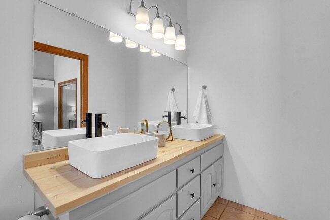 Building Photo - Peaceful Cachagua Retreat | 3BR Home with Vaulted Ceilings, Oaks & Star-Filled Skies