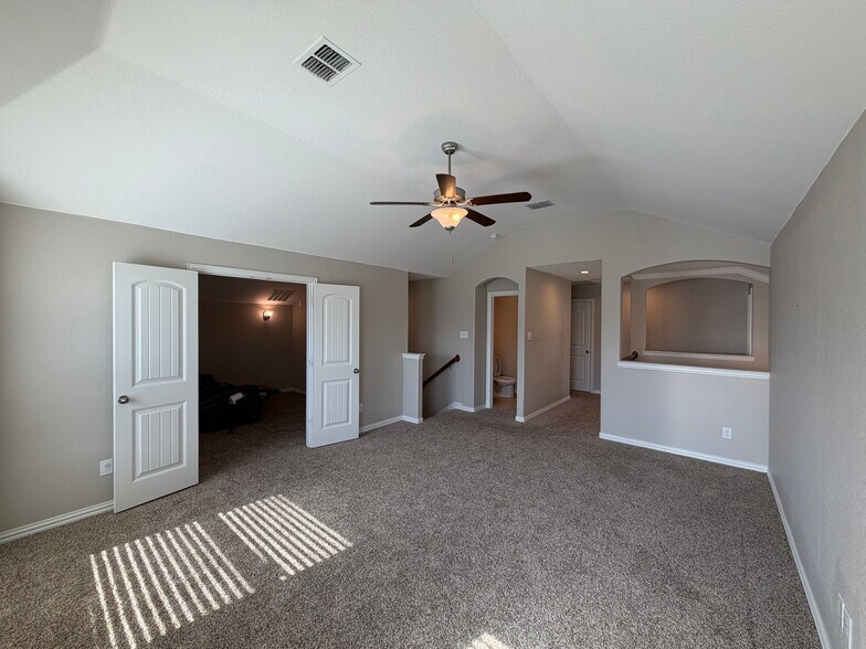Building Photo - Room in House on Zanna Grace Way