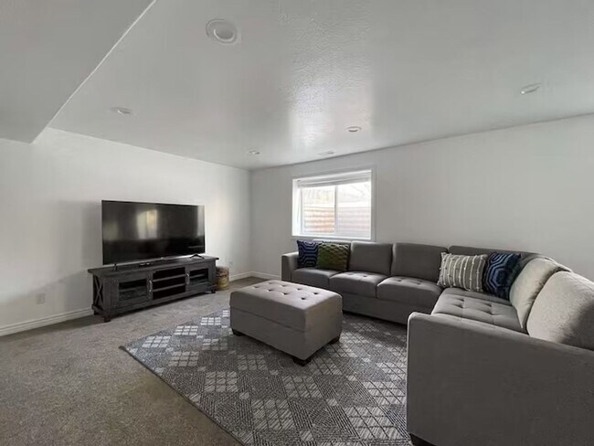 Building Photo - Fully Furnished 6 Bed, 3 Bath Home for Rent - Morgan, Utah