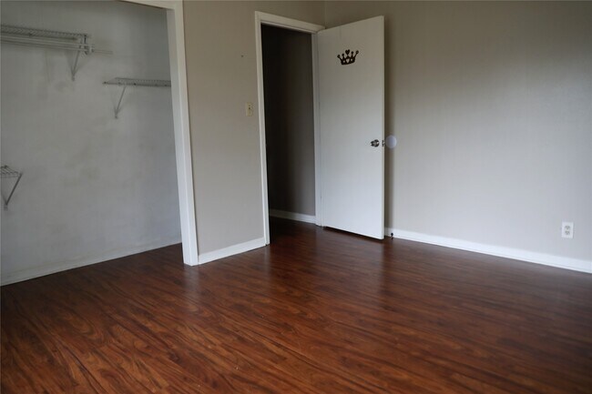 Building Photo - 730 Dezso Dr