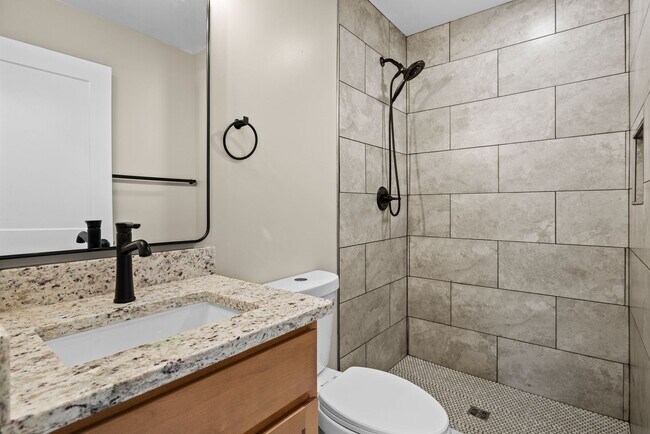 Building Photo - 910 Windlau Ct