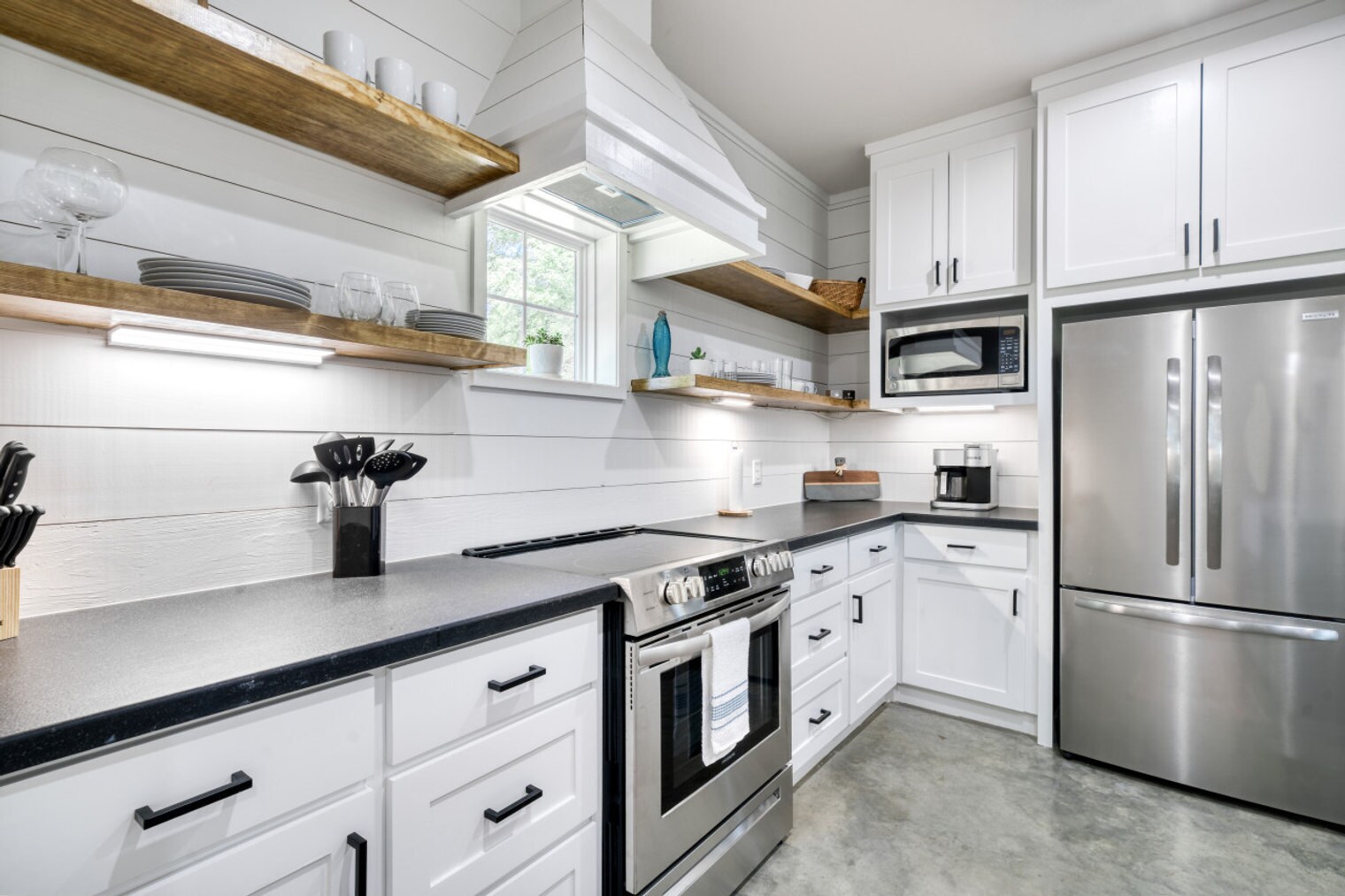 Building Photo - 8300 Lone Star Rd