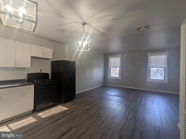 Building Photo - 2206 Fairmount Ave