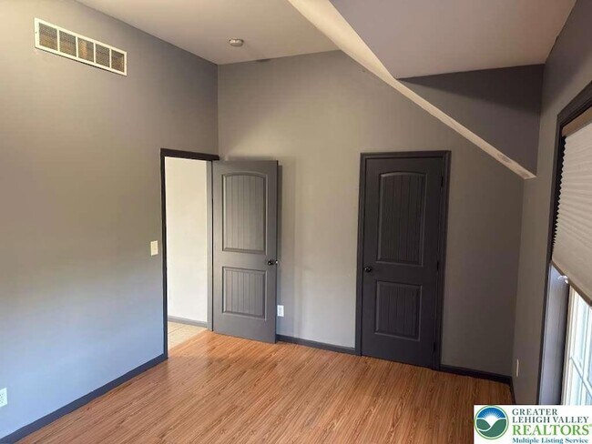 Building Photo - 226 Sonny Dr