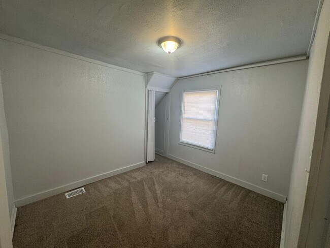 Building Photo - 15018 Pinehurst St