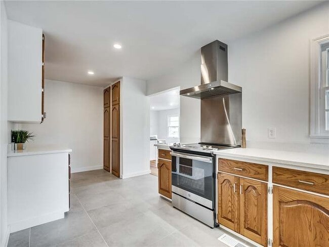 Building Photo - 2708 NW 34th St