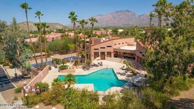 Building Photo - 5051 N Sabino Canyon Rd
