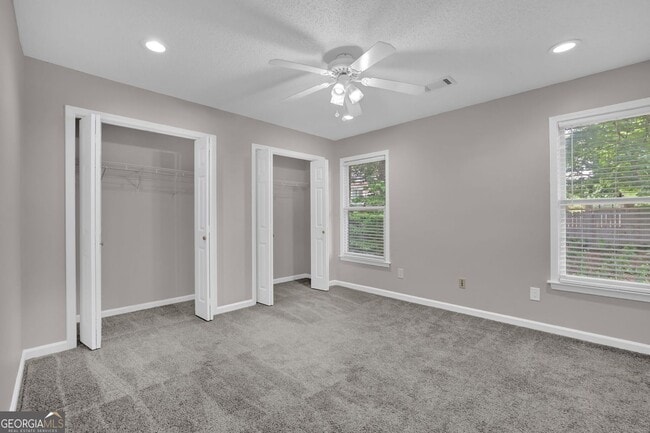 Building Photo - 255 Triple Oaks Dr