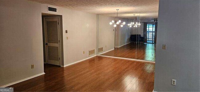 Building Photo - 207 Cumberland Ct SE
