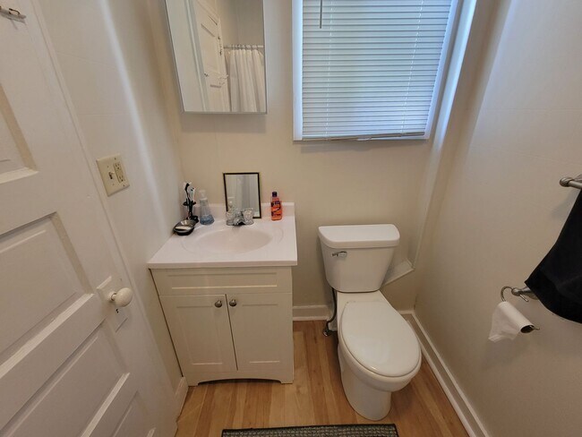 Building Photo - AVAILABLE SEPTEMBER - 1 BED 1 BATH