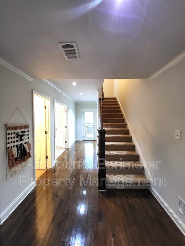 Building Photo - 363 Indian Hills Trail