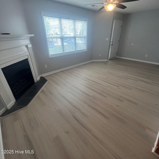 Building Photo - 2355 Vineyard Dr