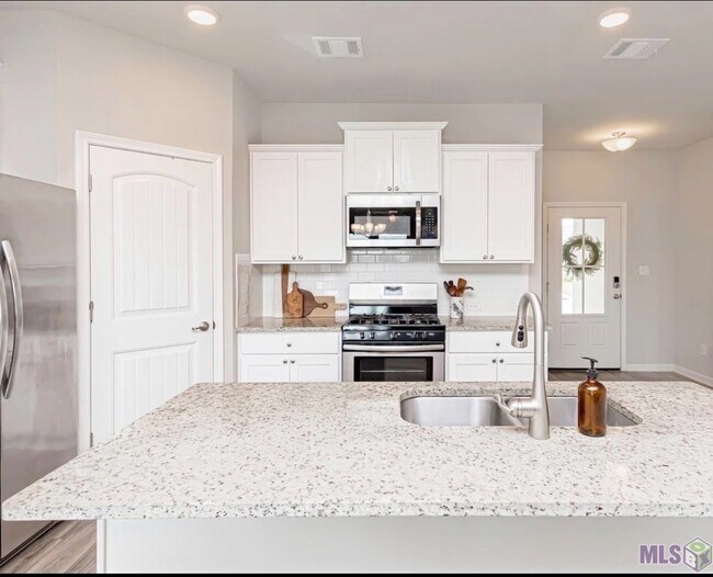 Building Photo - 1219 Foxtail Dr