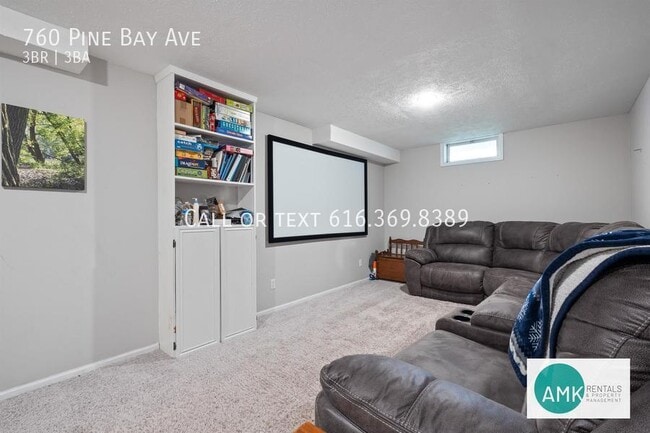 Building Photo - 760 Pine Bay Dr