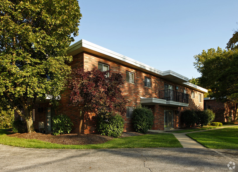 Primary Photo - Hilltop Apartments and Townhomes