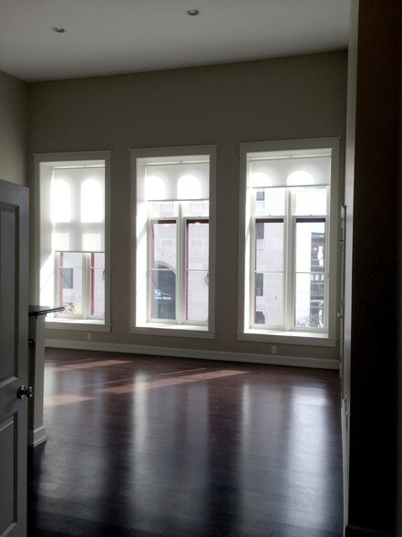 Building Photo - 115 E Michigan Ave